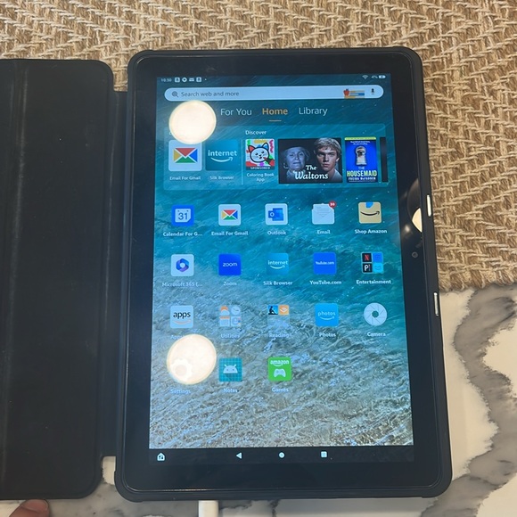 Amazon tablet - Picture 3 of 3